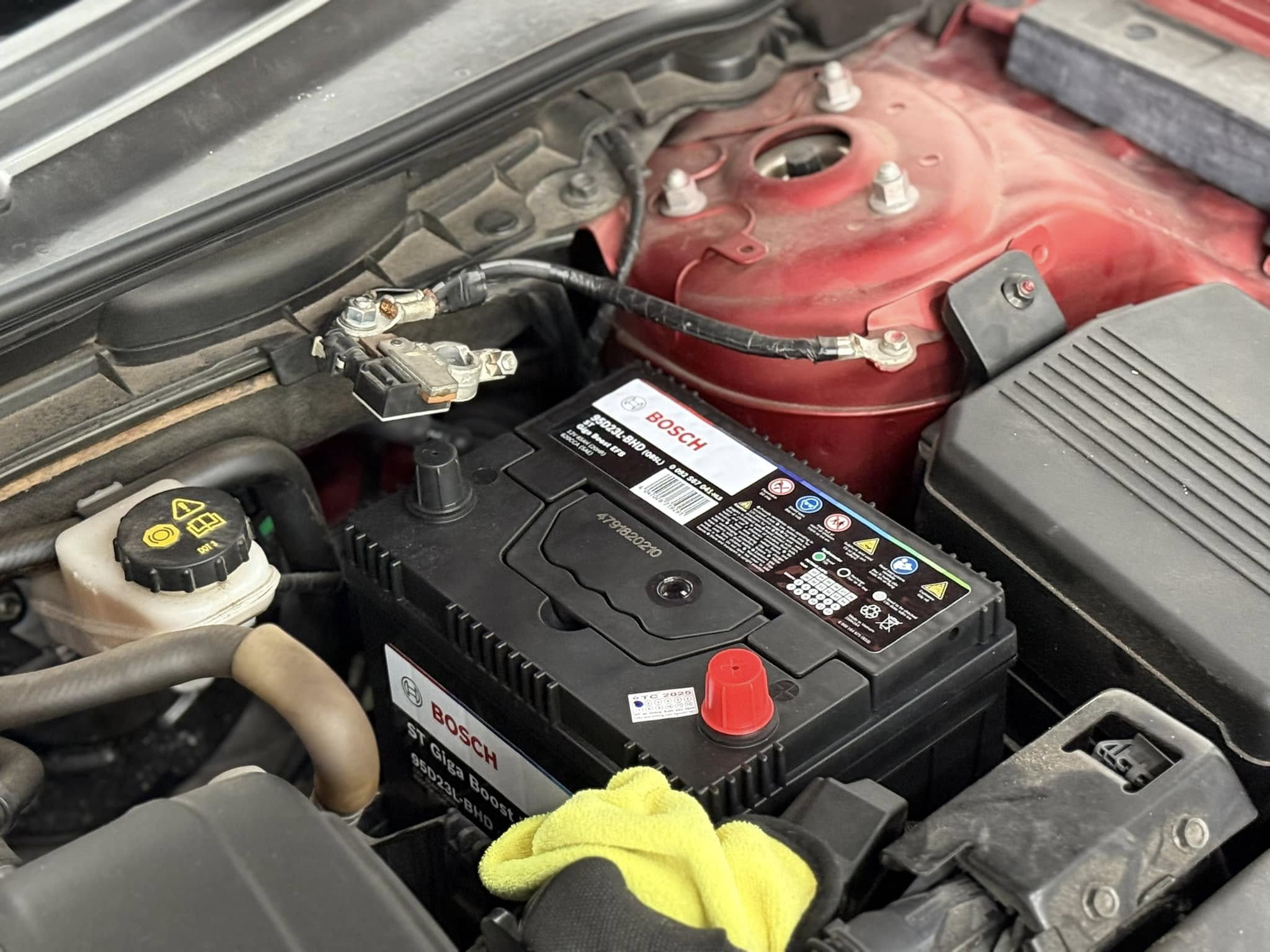 Thay Thế Ắc Quy Cho Xe Mazda 6 tại Vũng Tàu | Có hỗ trợ Istop - Bosch 12V65Ah 620 CCA - Ảnh 3