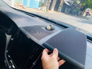 Alternative view of Loa Trung Tâm Bowers & Wilkins Cho Volvo Bản Thiếu – Nâng Cấp Âm Thanh Đẳng Cấp Nguyên Bản